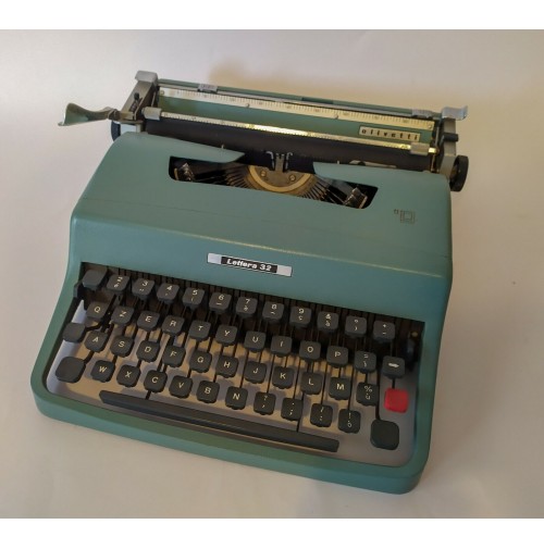 Macchina da scrivere vintage Olivetti Lettera 32 